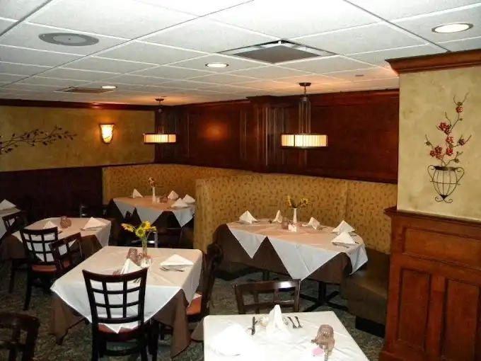 Petey's II Restaurant And Lounge Orland Park Photo 19